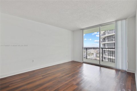 Condominio en alquiler en Miami, Florida, 1 dormitorio, 78.22 m2 № 1712373 - foto 19