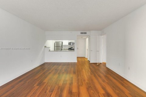 Condominio en alquiler en Miami, Florida, 1 dormitorio, 78.22 m2 № 1712373 - foto 15