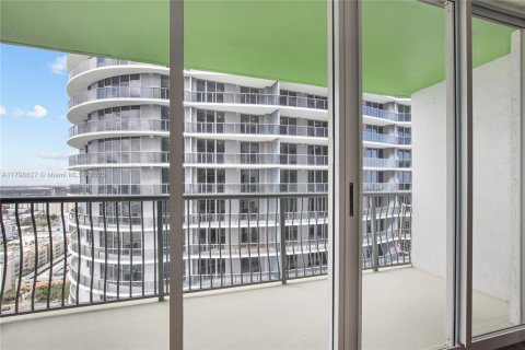Condominio en alquiler en Miami, Florida, 1 dormitorio, 78.22 m2 № 1712373 - foto 11