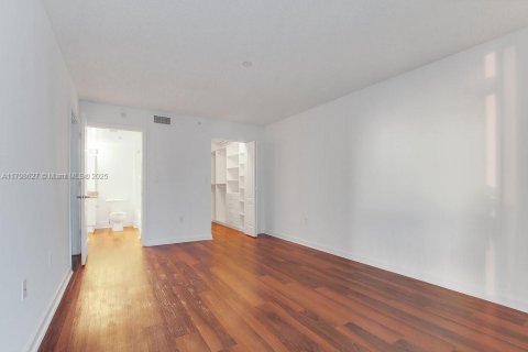 Condominio en alquiler en Miami, Florida, 1 dormitorio, 78.22 m2 № 1712373 - foto 20