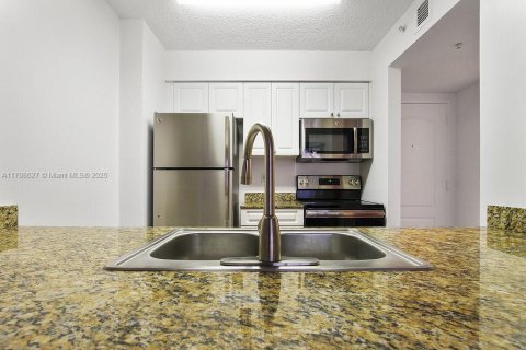 Condominio en alquiler en Miami, Florida, 1 dormitorio, 78.22 m2 № 1712373 - foto 7