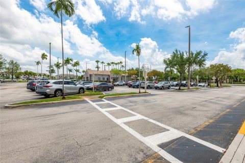 Immobilier commercial à vendre à Pembroke Pines, Floride № 2171258 - photo 4
