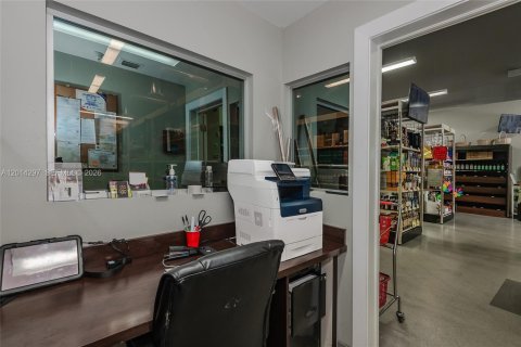 Immobilier commercial à vendre à Pembroke Pines, Floride № 2171258 - photo 25