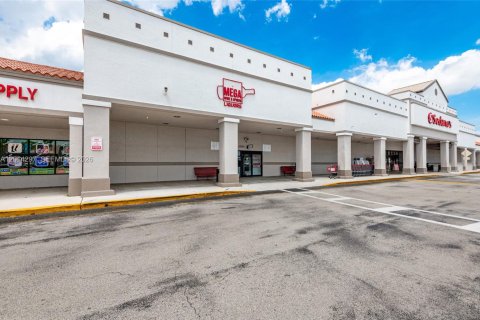 Immobilier commercial à Pembroke Pines, Floride № 2171258