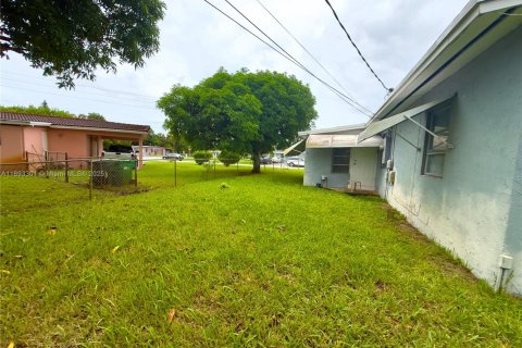 Villa ou maison à vendre à Lauderhill, Floride: 3 chambres, 124.3 m2 № 1945936 - photo 13