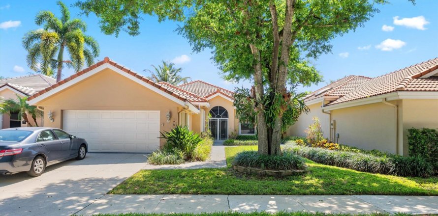 House in Jupiter, Florida 3 bedrooms, 183.48 sq.m. № 2089612