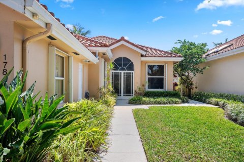 House in Jupiter, Florida 3 bedrooms, 183.48 sq.m. № 2089612 - photo 2