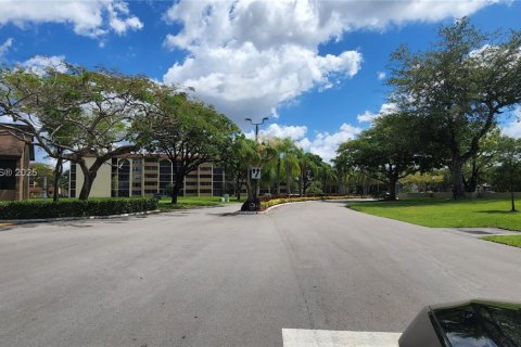 Купить кондоминиум в Санрайз, Флорида 2 спальни, 70.61м2, № 1973459 - фото 22