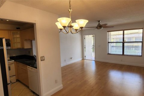 Купить кондоминиум в Санрайз, Флорида 2 спальни, 70.61м2, № 1973459 - фото 5