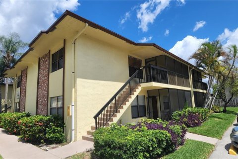 Купить кондоминиум в Санрайз, Флорида 2 спальни, 70.61м2, № 1973459 - фото 1