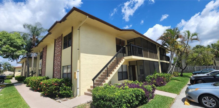 Кондоминиум с 2 спальнями в Санрайз, Флорида № 1973459