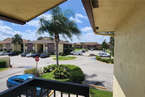 Купить кондоминиум в Санрайз, Флорида 2 спальни, 70.61м2, № 1973459 - фото 3