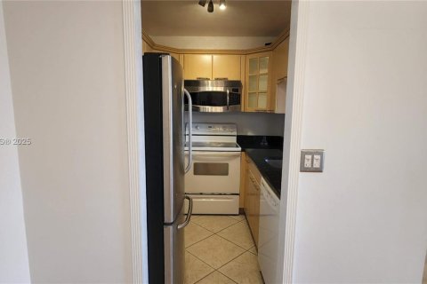 Купить кондоминиум в Санрайз, Флорида 2 спальни, 70.61м2, № 1973459 - фото 6