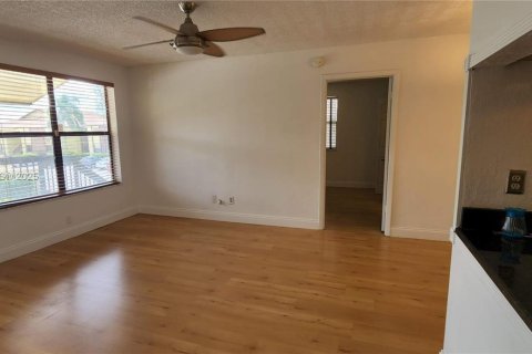 Купить кондоминиум в Санрайз, Флорида 2 спальни, 70.61м2, № 1973459 - фото 14