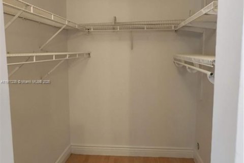 Купить кондоминиум в Санрайз, Флорида 2 спальни, 70.61м2, № 1973459 - фото 16