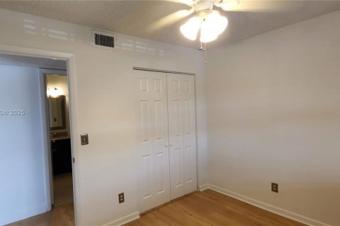 Купить кондоминиум в Санрайз, Флорида 2 спальни, 70.61м2, № 1973459 - фото 11