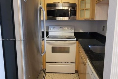 Купить кондоминиум в Санрайз, Флорида 2 спальни, 70.61м2, № 1973459 - фото 7