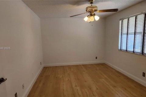 Купить кондоминиум в Санрайз, Флорида 2 спальни, 70.61м2, № 1973459 - фото 19