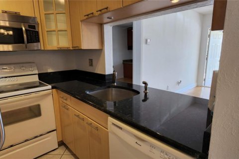 Купить кондоминиум в Санрайз, Флорида 2 спальни, 70.61м2, № 1973459 - фото 8