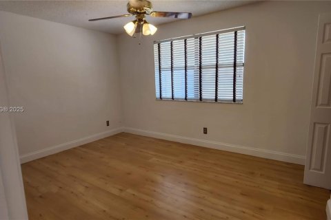 Купить кондоминиум в Санрайз, Флорида 2 спальни, 70.61м2, № 1973459 - фото 15