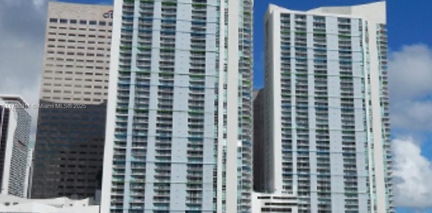 Кондоминиум с 1 спальней в Майами, Флорида № 1957805