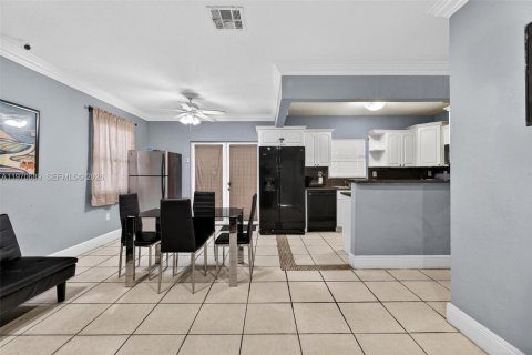 House in Miami, Florida 3 bedrooms, 97.55 sq.m. № 2031441 - photo 5