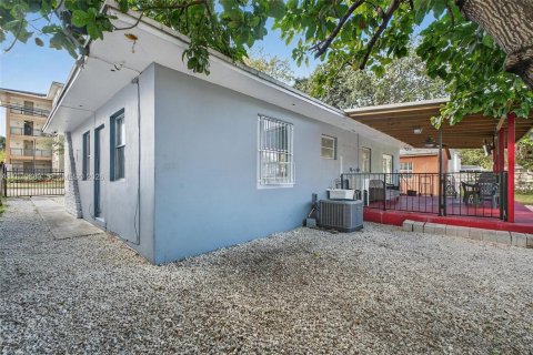 House in Miami, Florida 3 bedrooms, 97.55 sq.m. № 2031441 - photo 16