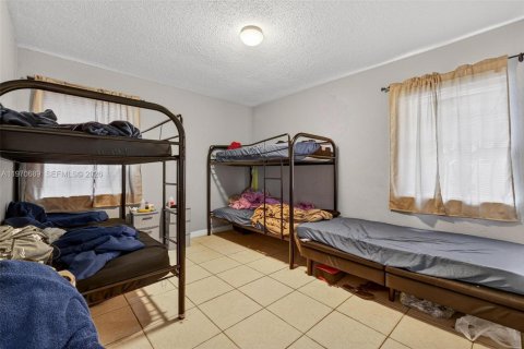 House in Miami, Florida 3 bedrooms, 97.55 sq.m. № 2031441 - photo 9