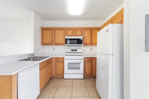 Townhouse in Riverview, Florida 2 bedrooms, 126.35 sq.m. № 2400345 - photo 8