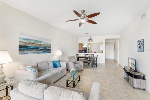Condo in Bradenton, Florida, 2 bedrooms № 2166318 - photo 12