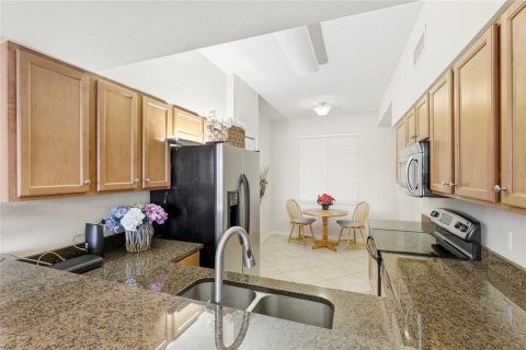 Condo in Bradenton, Florida, 2 bedrooms № 2166318 - photo 9