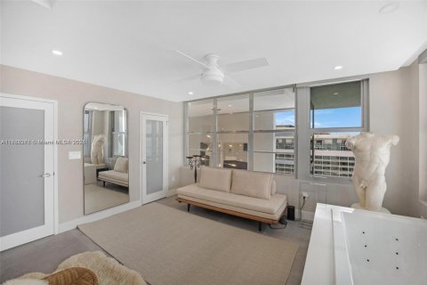 Condo in Miami Beach, Florida, 2 bedrooms  № 1861920 - photo 30
