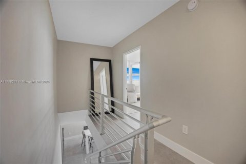 Condo in Miami Beach, Florida, 2 bedrooms  № 1861920 - photo 24