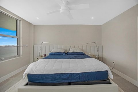 Condo in Miami Beach, Florida, 2 bedrooms  № 1861920 - photo 20