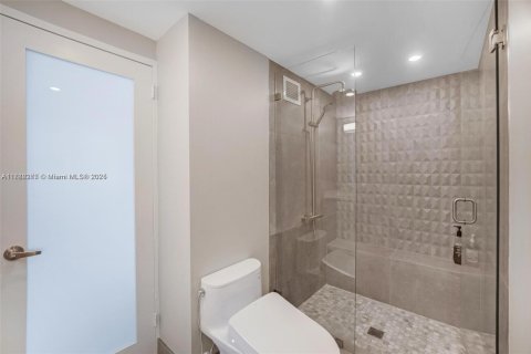 Condo in Miami Beach, Florida, 2 bedrooms  № 1861920 - photo 14