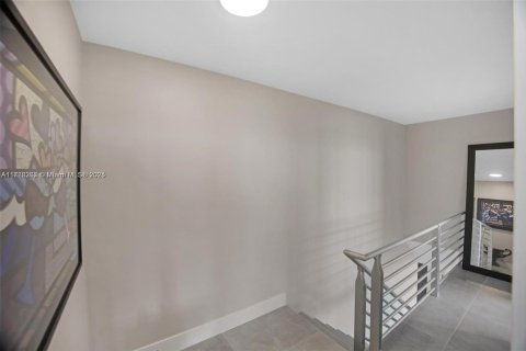 Condo in Miami Beach, Florida, 2 bedrooms  № 1861920 - photo 22