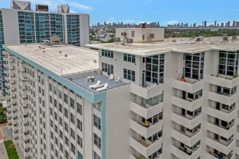 Condo in Miami Beach, Florida, 2 bedrooms  № 1861920 - photo 6