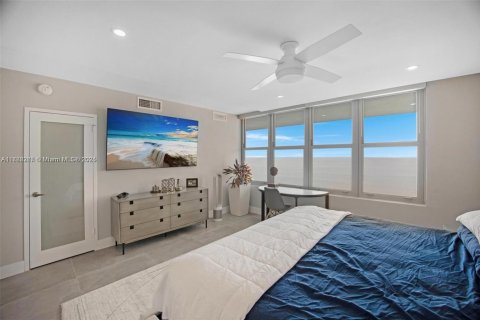 Condo in Miami Beach, Florida, 2 bedrooms  № 1861920 - photo 19