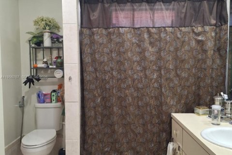 House in Miami, Florida 3 bedrooms, 122.54 sq.m. № 2046754 - photo 7