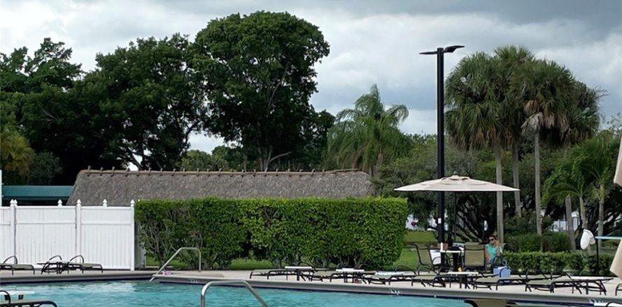 House in Weston, Florida 3 bedrooms, 128.76 sq.m. № 1227056