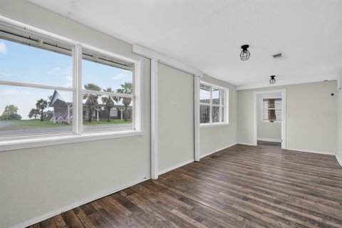 Propiedad comercial en venta en Flagler Beach, Florida, 89.93 m2 № 2348348 - foto 11