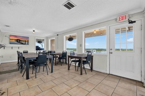 Propiedad comercial en venta en Flagler Beach, Florida, 89.93 m2 № 2348348 - foto 9