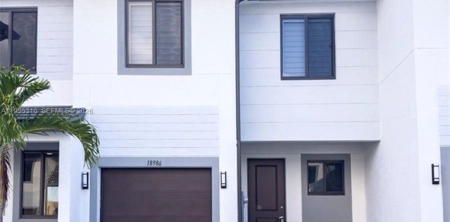 Таунхаус в Хомстед, Флорида 4 спальни № 2009732