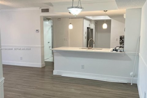 Condominio en Coral Springs, Florida, 2 dormitorios  № 2055457