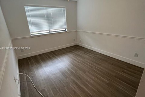 Condominio en alquiler en Coral Springs, Florida, 2 dormitorios, 90.58 m2 № 2055457 - foto 5