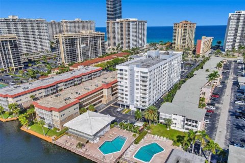 Copropriété à vendre à Hallandale Beach, Floride: 1 chambre, 78.97 m2 № 1739405 - photo 27