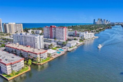 Copropriété à vendre à Hallandale Beach, Floride: 1 chambre, 78.97 m2 № 1739405 - photo 30