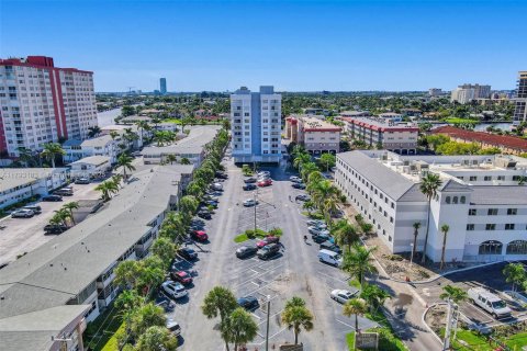 Copropriété à vendre à Hallandale Beach, Floride: 1 chambre, 78.97 m2 № 1739405 - photo 23