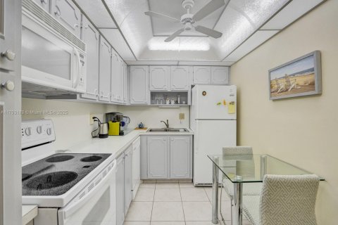 Copropriété à vendre à Hallandale Beach, Floride: 1 chambre, 78.97 m2 № 1739405 - photo 17