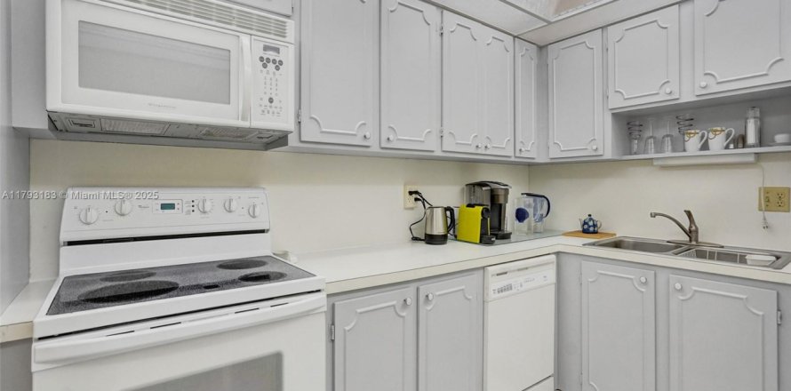 Condo à Hallandale Beach, Floride, 1 chambre  № 1739405